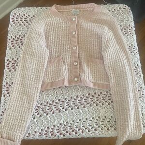 Classic Pink Cropped Knit Cardigan with Pearl Buttons